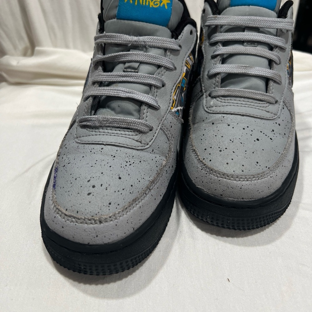 Size 6y Air Force 1 Low LV8 GS 'Graffiti Graphics'